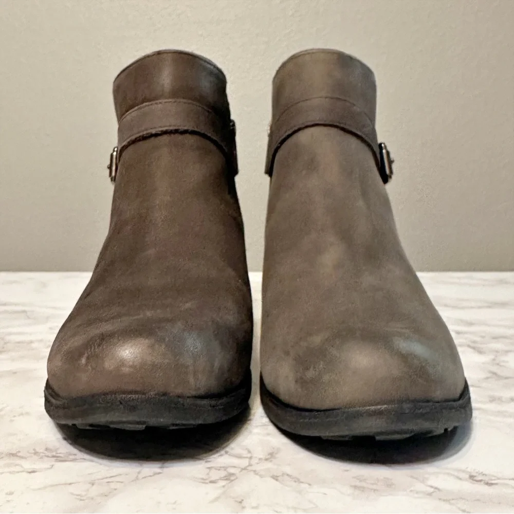 UGG Bellamy Distressed Gray Leather Sheepskin Ankle Boots Women’s Size 8…